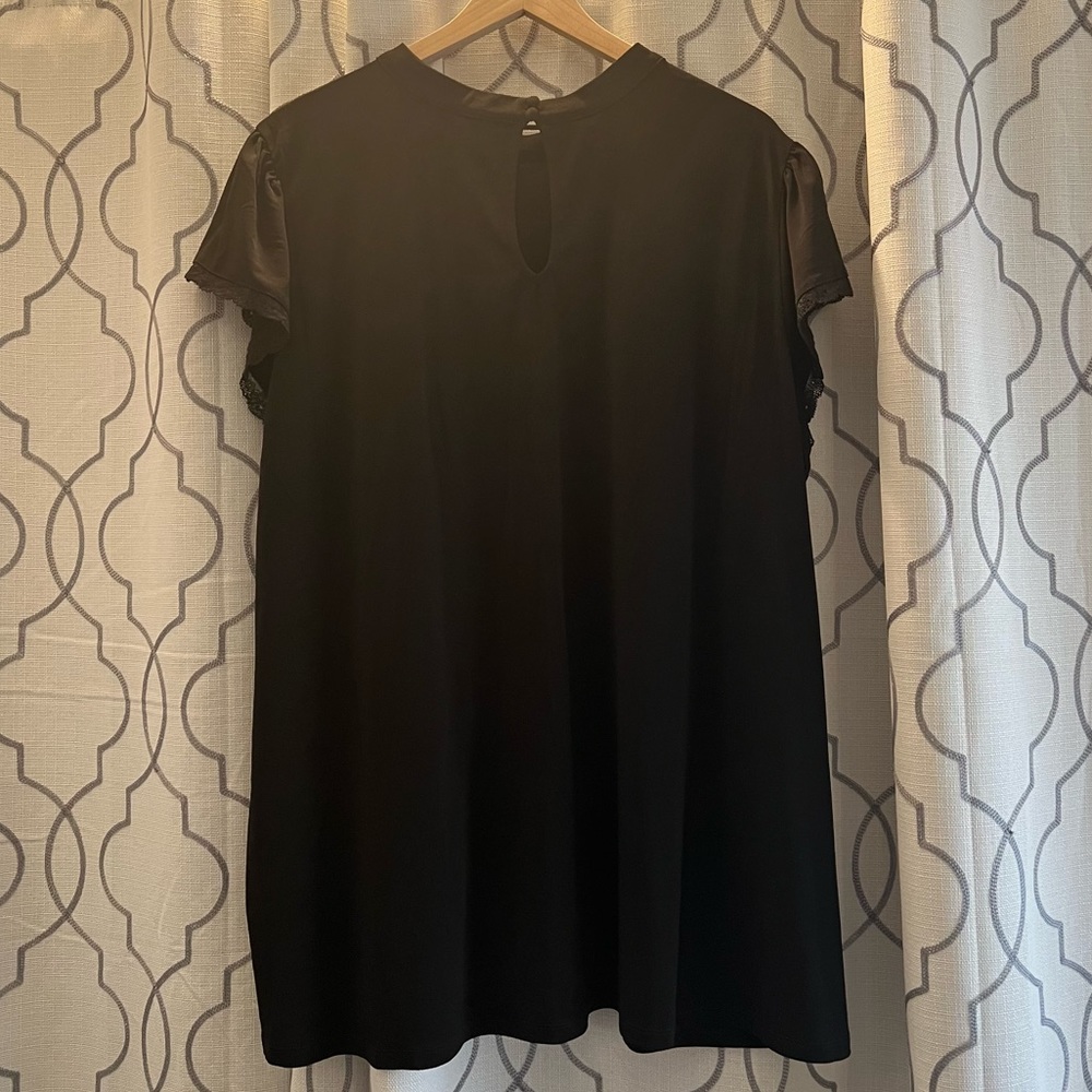 Torrid Studio Crepe Jersey Mock Neck Lace Pieced Keyhole Top Size 4 Black - Picture 8 of 12